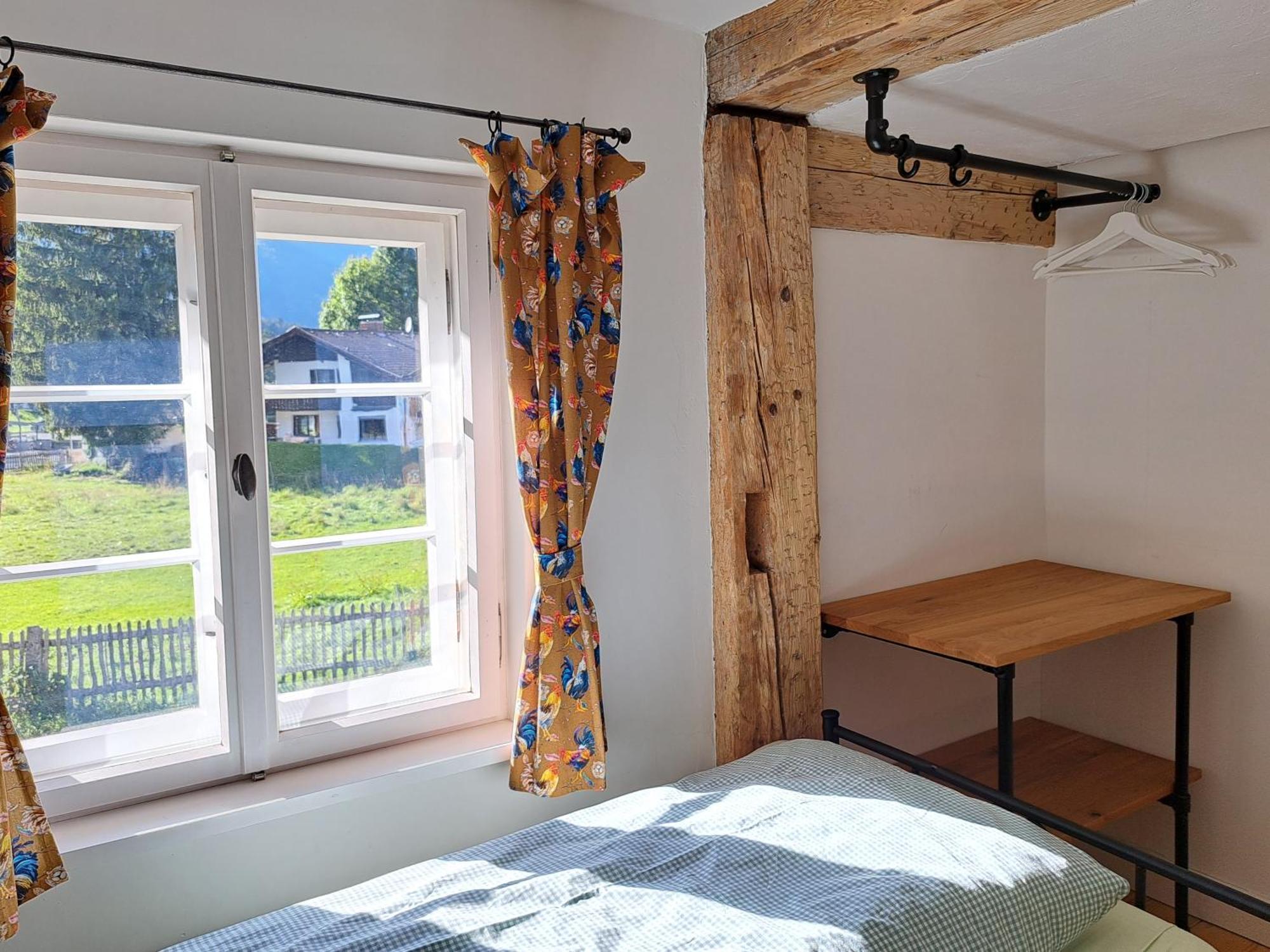 Neu! Ferienwohnungen Im Lueftlmalereck, Hennalahaus Oberammergau Bagian luar foto