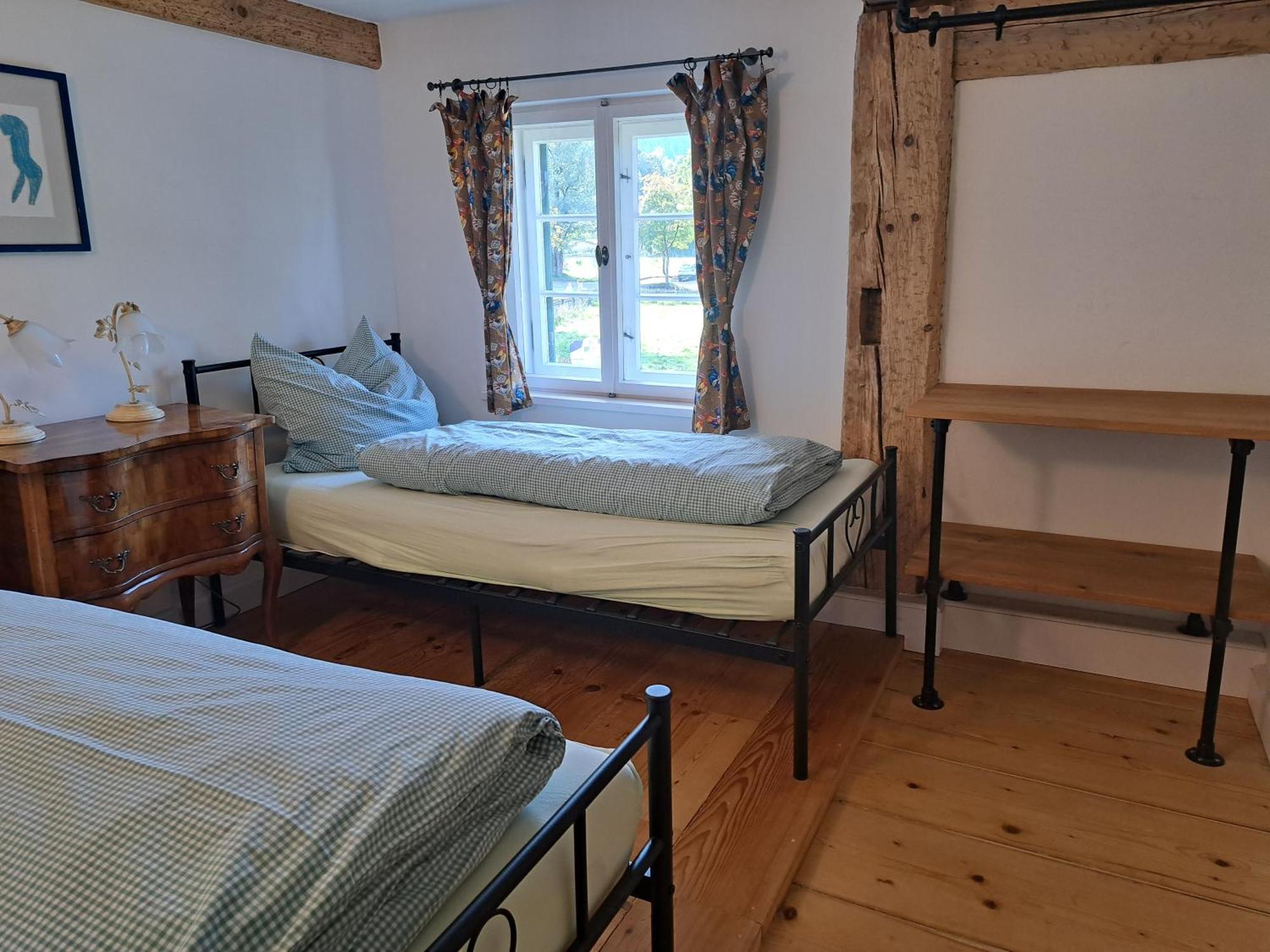 Neu! Ferienwohnungen Im Lueftlmalereck, Hennalahaus Oberammergau Bagian luar foto