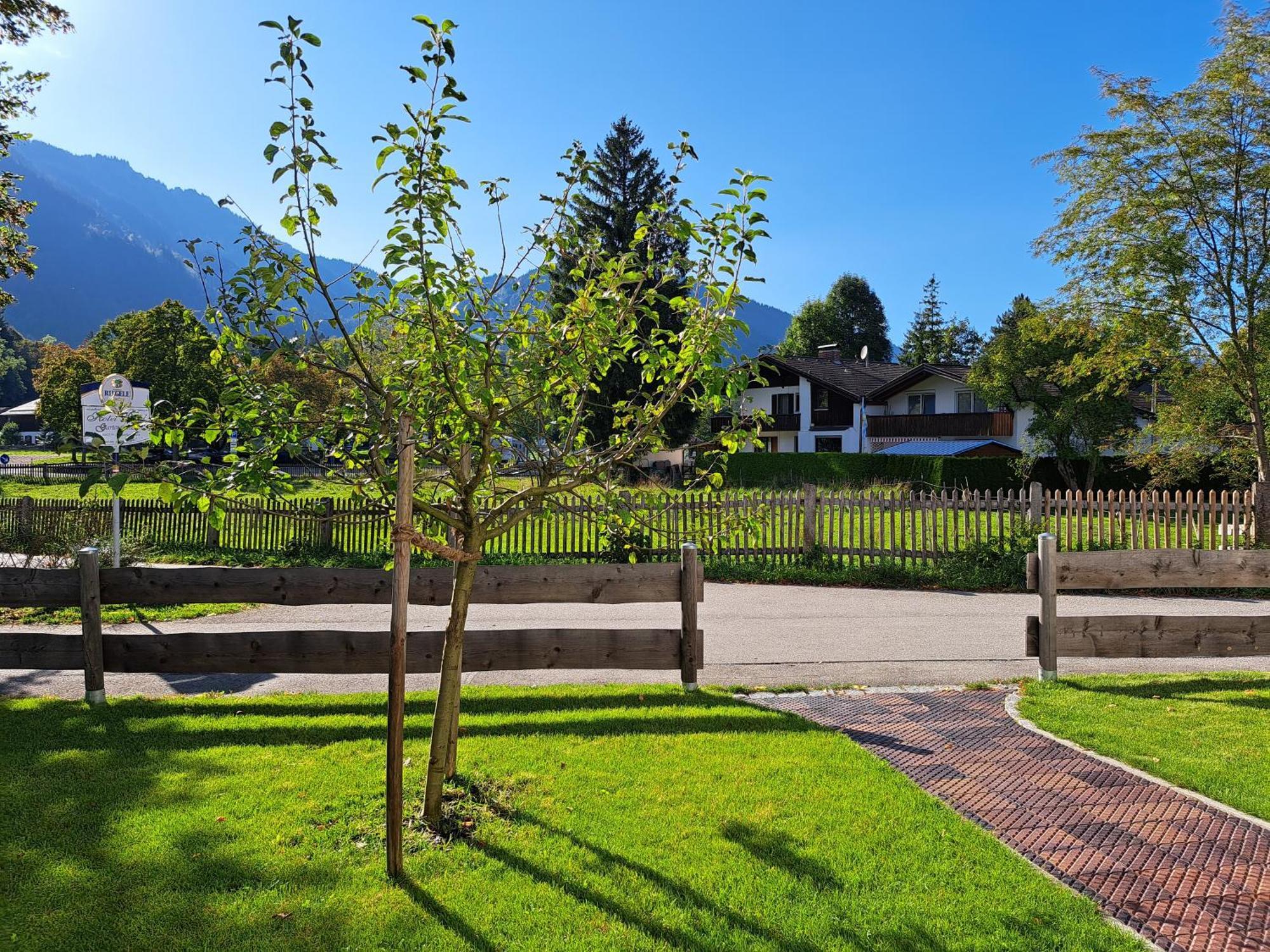 Neu! Ferienwohnungen Im Lueftlmalereck, Hennalahaus Oberammergau Bagian luar foto