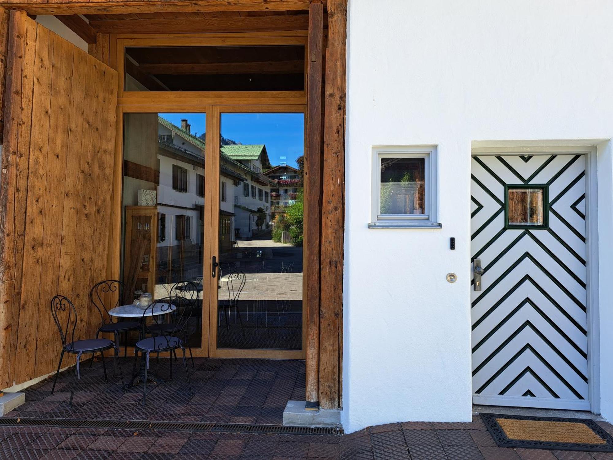 Neu! Ferienwohnungen Im Lueftlmalereck, Hennalahaus Oberammergau Bagian luar foto