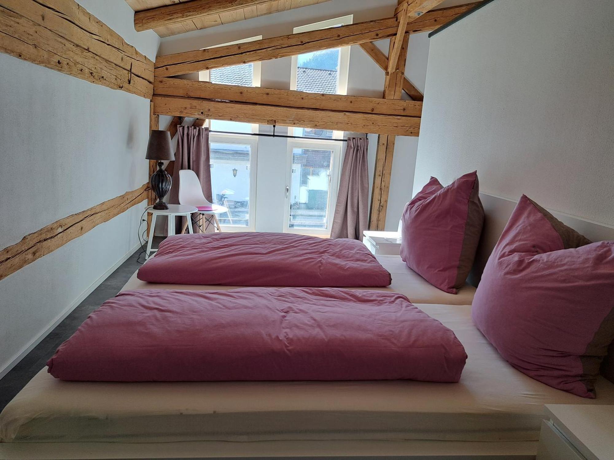 Neu! Ferienwohnungen Im Lueftlmalereck, Hennalahaus Oberammergau Bagian luar foto